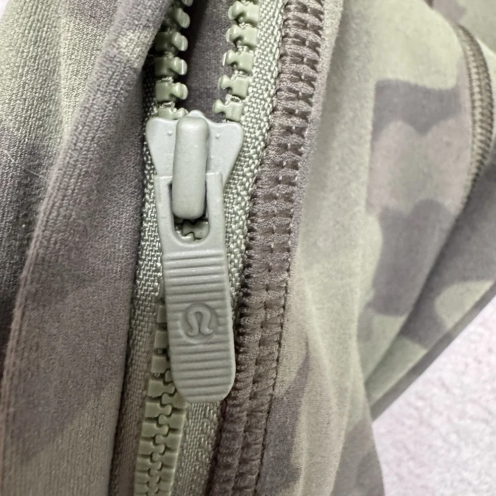 Lululemon Define Jacket Womens 6 Green Camo Full Zip Athletic‎ Yoga Running